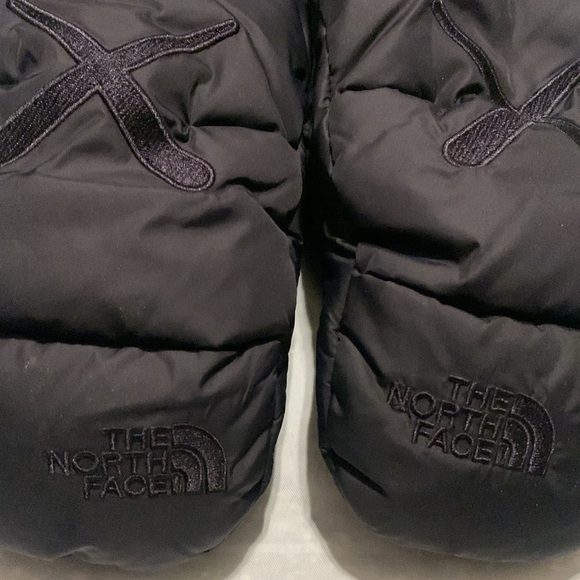 The North Face Mitts NWT XX KAWS - Picture 3 of 9